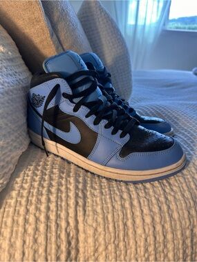 Nike Air Jordan 1 Mid - Black & Light Blue